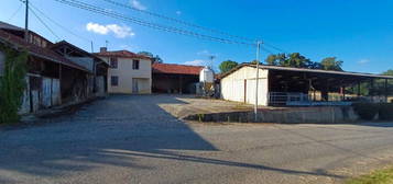 Vends corps de ferme avec maison