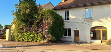 Ancienne ferme mitoyenne en pierres composée de 2 logements