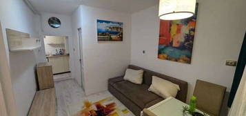 Inchiriez apartament 2 camere vis a vis de UMF