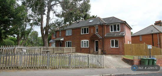 6 bedroom semi-detached house