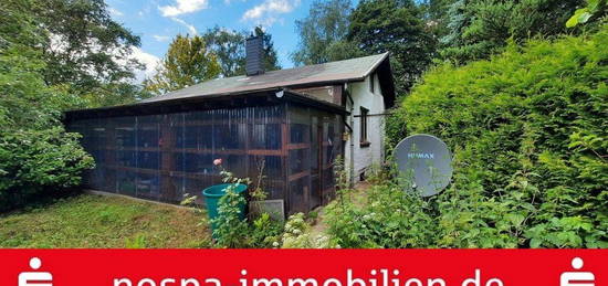 Vollunterkellertes, massiv errichtetes Wochenendhaus auf einem über 1.000 m² großem Grundstück!