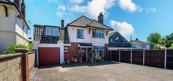 4 bed semi-detached house for sale