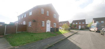 Flat to rent in Skua Close, Luton LU4