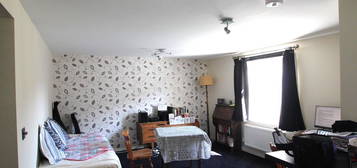 Flat to rent in Thatcham Avenue, Kingsway, Gloucester, Gloucestershire GL2