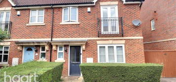 3 bedroom semi-detached house to rent