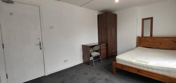 4 bed shared accommodation to rent