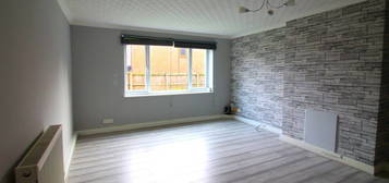 2 bed flat to rent