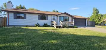 100 12th St NW, Beulah, ND 58523
