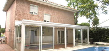 Casa o chalet independiente en venta en calle Ruso