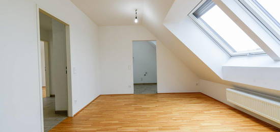 Helle Dachgeschoßwohnung mit Balkon im Welser Zentrum