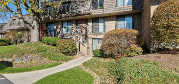 1703 Northfield Sq Apt B, Northfield, IL 60093