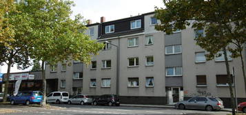 3 Zimmer, Küche Wannenbad, Südbalkon in Köln-Bickendorf