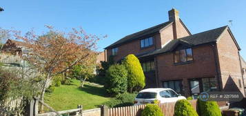 5 bedroom detached house