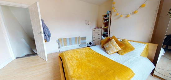 4 bedroom terraced house