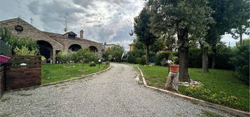 Villa in vendita in via Ciro Menotti s.n.c