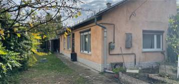 Eladó két generációs családi ház Kispesten