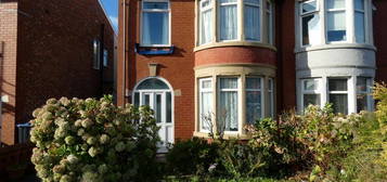 3 bed semi-detached house to rent