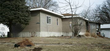 32 S Oak Park Ave, Colfax, IA 50054