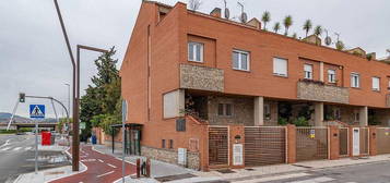 Casa en calle Pintor José del Ojo en San Miguel, Armilla