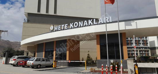 METE KONAKLARINDA GÜNEY KUZEY CEPHE ARAKAT 4+1 DAİREMİZ SATILIK