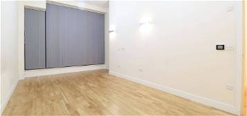 Flat to rent in Staines Road West, Sunbury-On-Thames TW16
