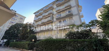 Trilocale viale Milano 58, Centro, Riccione