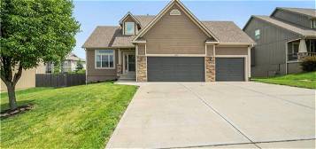 1206 Mission Dr, Raymore, MO 64083