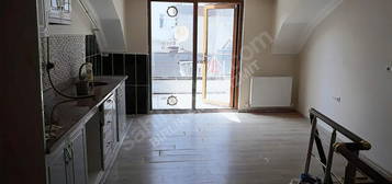 İZMİT MERKEZ ÇINARLI CAMİ ÜSTÜN DE ÇATI DUBLEX 1+1 SATILIK DAİRE