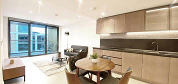 Flat to rent in Chartwell House, Battersea SW11