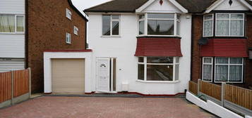 3 bedroom semi-detached house to rent