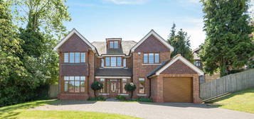 5 bedroom detached house