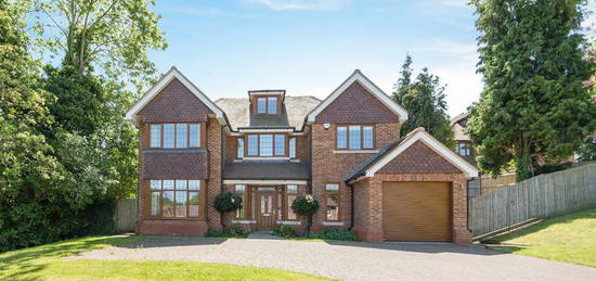 5 bedroom detached house