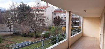 T3 calme sur jardin, garage double, gde terrasse,