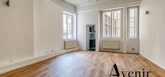 Exclusivité : charmant loft de 54m2 lumineux - Place des Jac