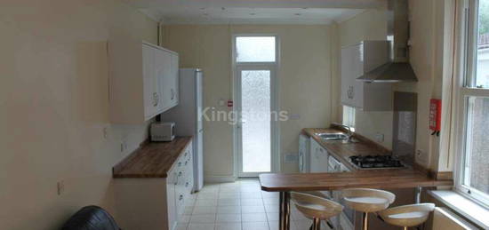 5 bedroom terraced house