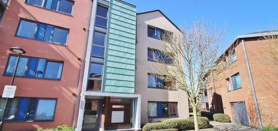 Flat for sale in Union Lane, Isleworth TW7