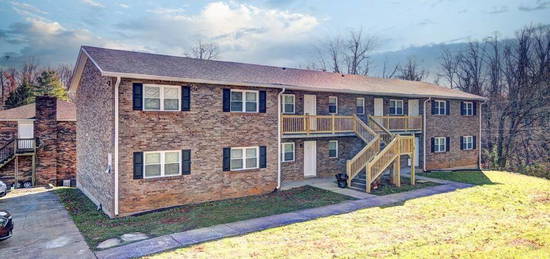 418 Woodcreek Dr #3, Radcliff, KY 40160