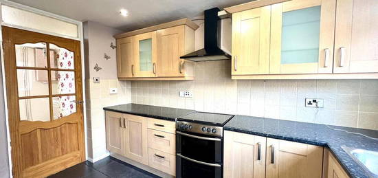 3 bedroom semi-detached house to rent