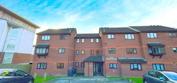 Flat to rent in Oram Place, Lawn Lane, Hemel Hempstead HP3