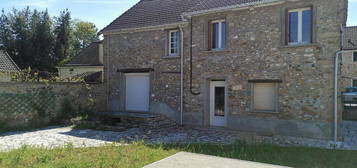 Maison en pierre de 150M2 au centre du charmant village de Fontenay-le-Vicomte