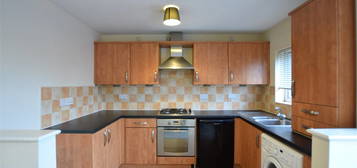 Flat to rent in Cemetery Road, Gateshead, Tyne And Wear NE8