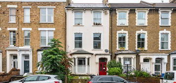 Flat to rent in Graham Road, London E8