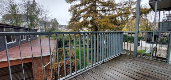 1. Obergeschoss mit Balkon! Schöne 2 RWG im sanierten Altbau zu verkaufen!