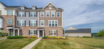 4049 Overview Dr, Canonsburg, PA 15317