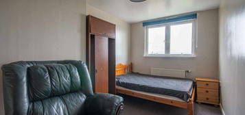 3 bedroom flat share