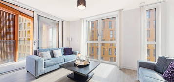 Flat to rent in Enderby Wharf, Gordian Apartments, Greenwich SE10