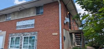 335 Chambers Rd Unit 335, Saint Louis, MO 63137