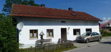 Renovierungsbedürftiges Wohnhaus in idyllischer Dorflage im Bayer. Wald