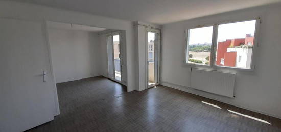 Appartement  à louer, 4 pièces, 3 chambres, 61 m²