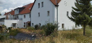 Massives, großzügiges, gepflegtes Reihenendhaus, mit großem Grundstück und Gartenhaus in ruhiger Lage.